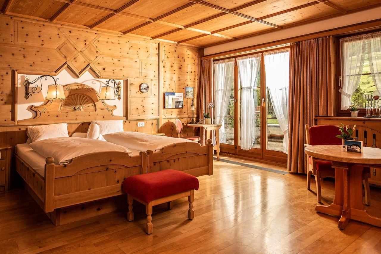 Schlosshotel Chaste Tarasp Habitación foto